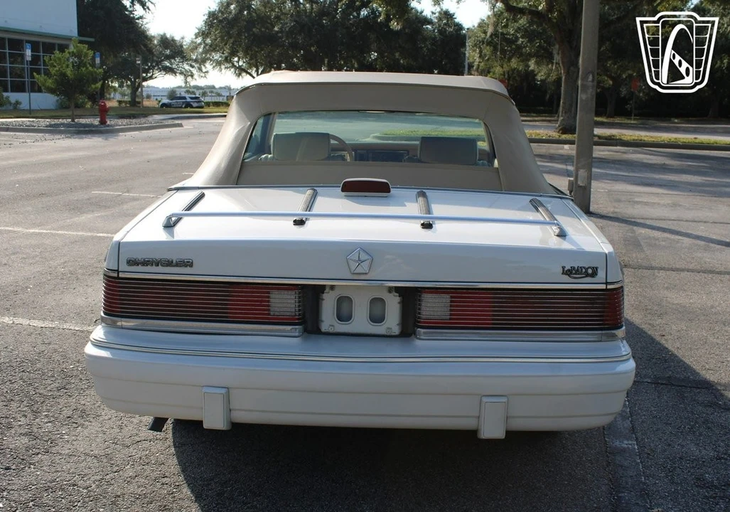 1986 Chrysler LeBaron - Image 11 of 12