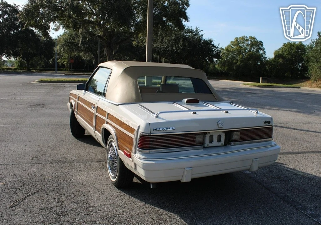 1986 Chrysler LeBaron - Image 9 of 12