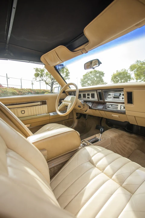 1986 Chrysler LeBaron - Image 22 of 31