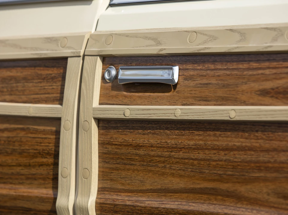1986 Chrysler LeBaron - Image 26 of 31