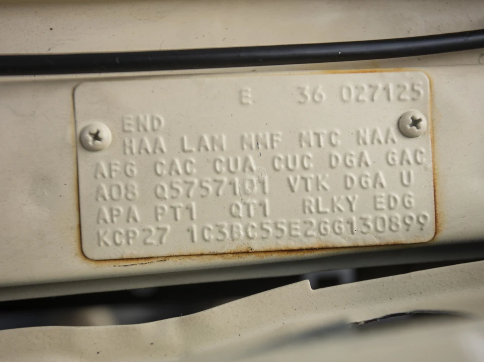 1986 Chrysler LeBaron - Image 13 of 31