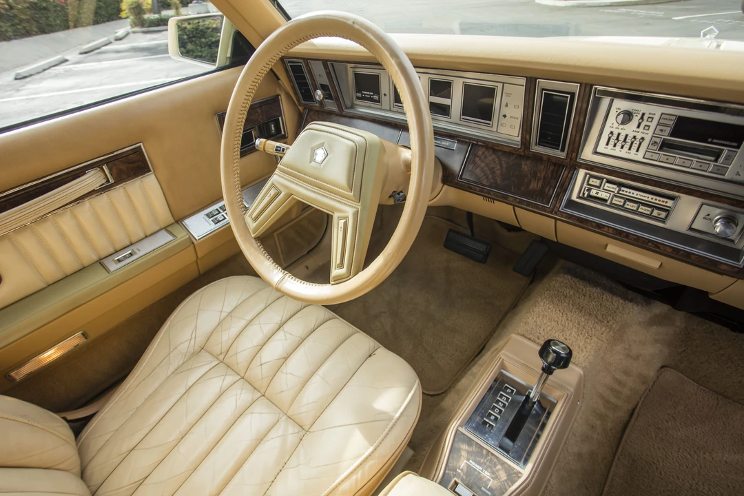 1986 Chrysler LeBaron - Image 18 of 31