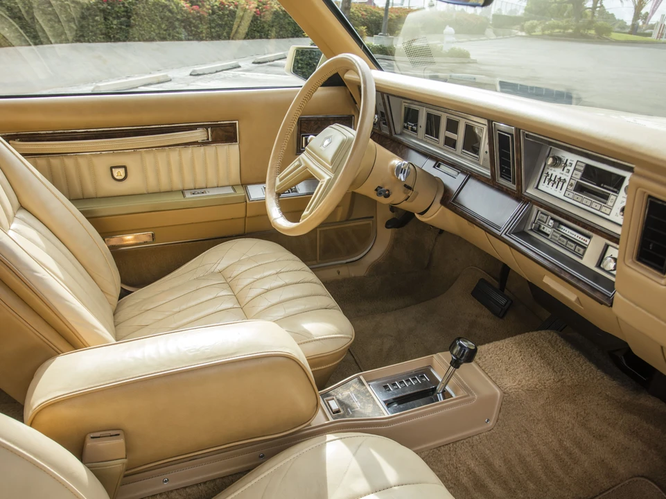 1986 Chrysler LeBaron - Image 20 of 31