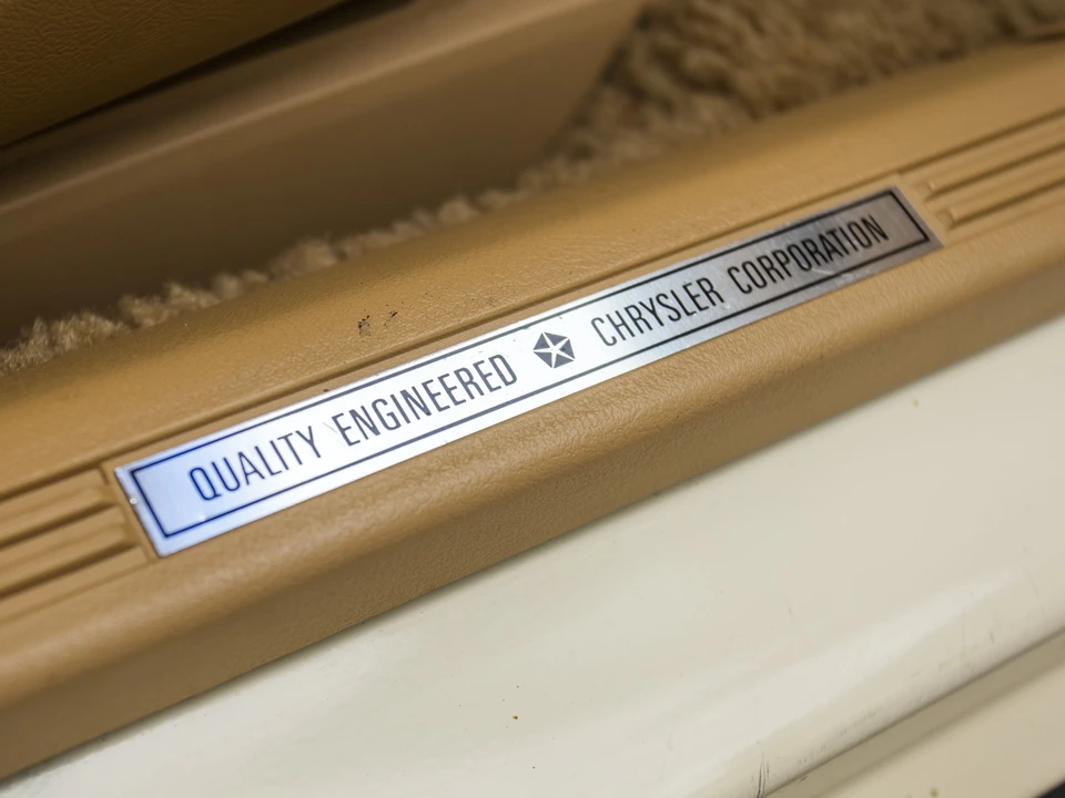1986 Chrysler LeBaron - Image 17 of 31