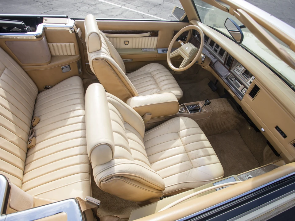 1986 Chrysler LeBaron - Image 14 of 31