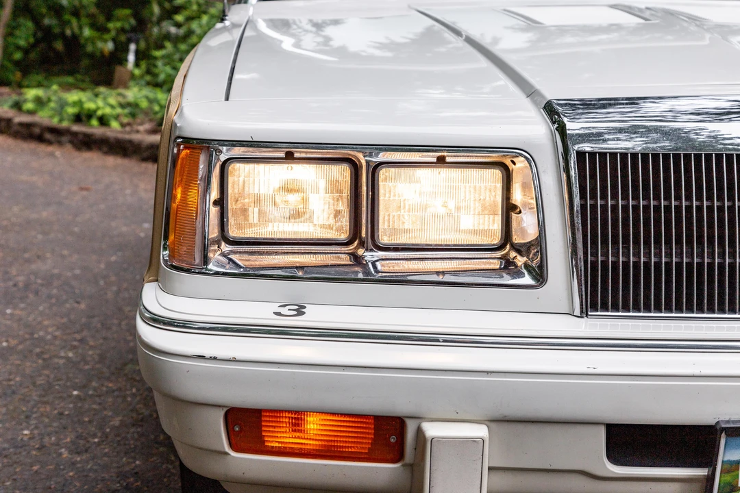 1986 Chrysler LeBaron - Image 18 of 31