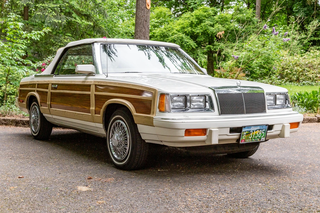1986 Chrysler LeBaron - Image 16 of 31