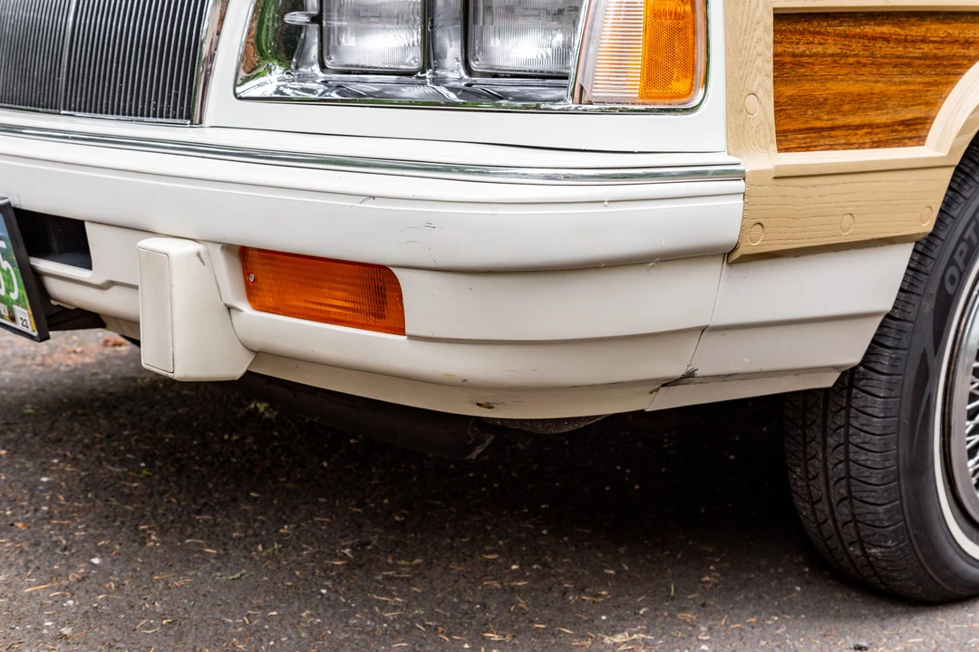 1986 Chrysler LeBaron - Image 24 of 31