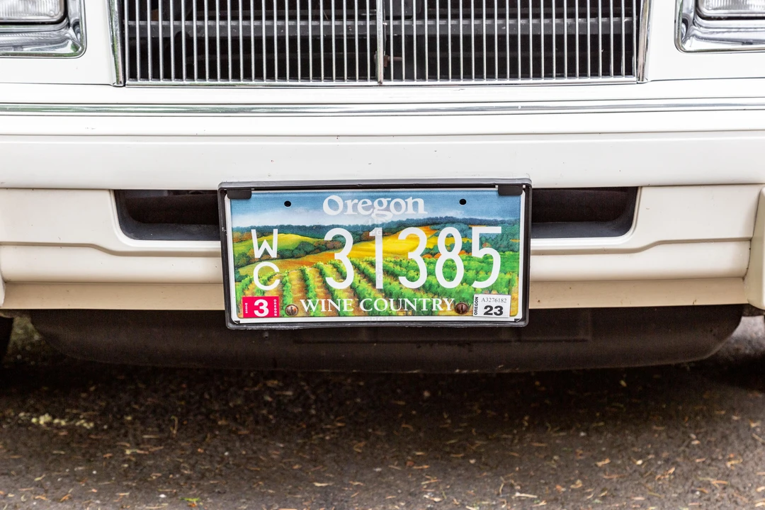 1986 Chrysler LeBaron - Image 20 of 31