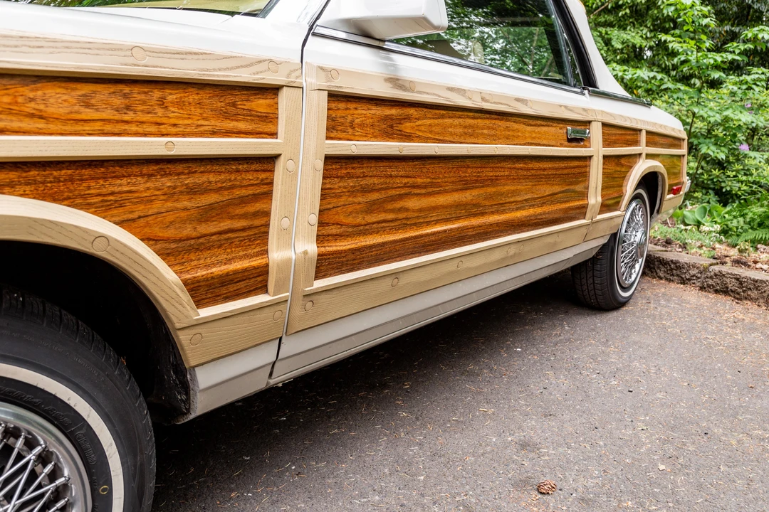 1986 Chrysler LeBaron - Image 27 of 31