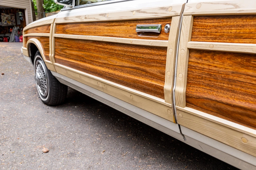 1986 Chrysler LeBaron - Image 28 of 31