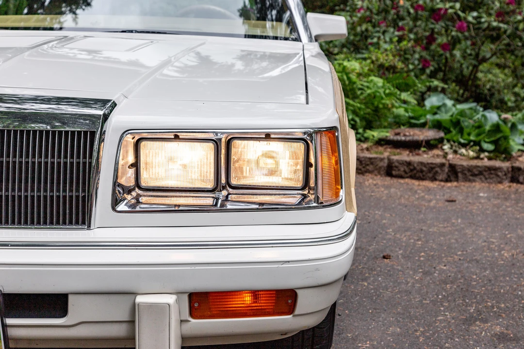 1986 Chrysler LeBaron - Image 23 of 31