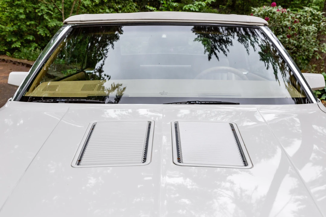 1986 Chrysler LeBaron - Image 21 of 31