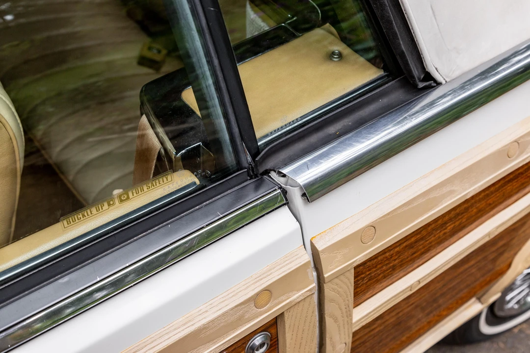 1986 Chrysler LeBaron - Image 30 of 31