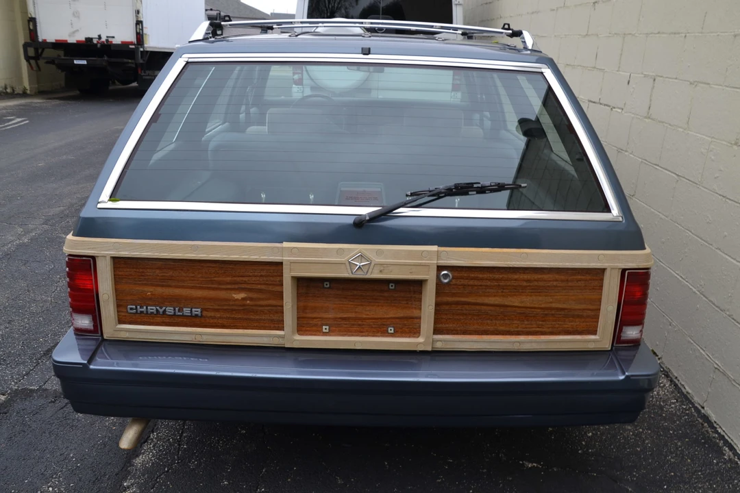1986 Chrysler LeBaron - Image 13 of 31