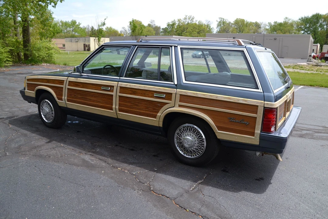 1986 Chrysler LeBaron - Image 10 of 31