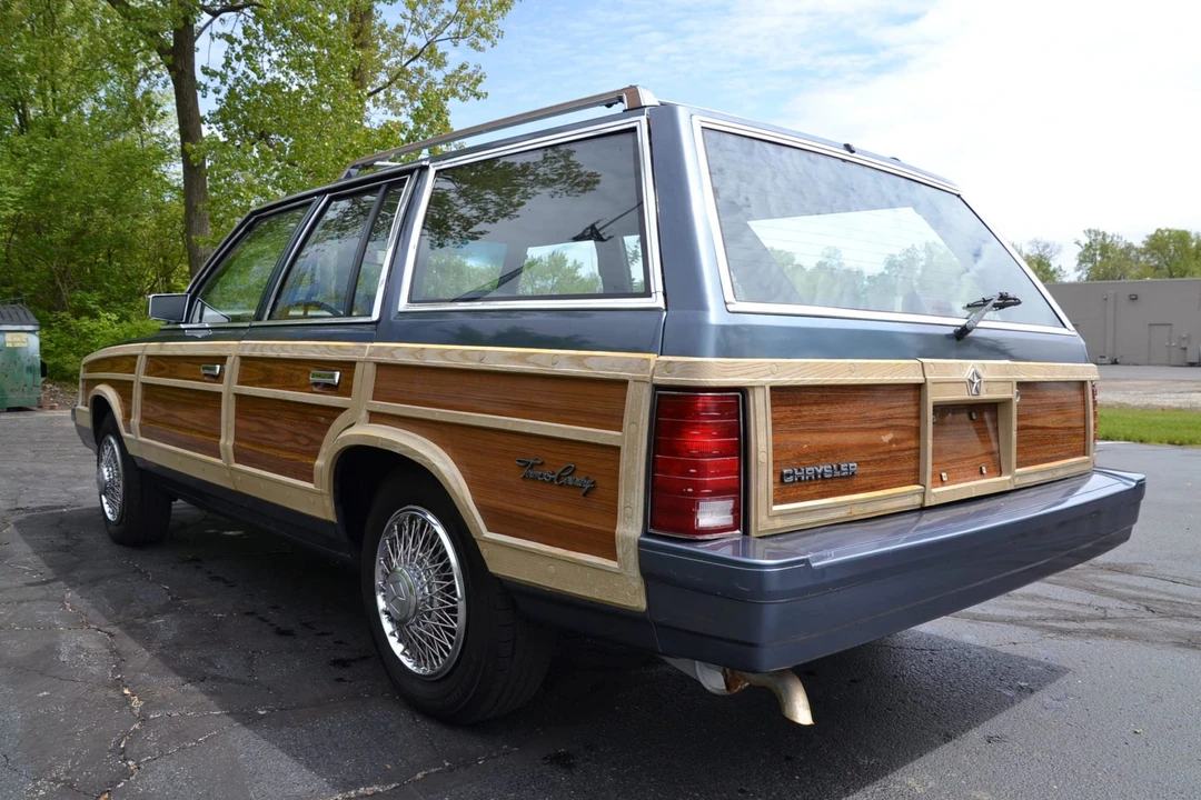 1986 Chrysler LeBaron - Image 11 of 31