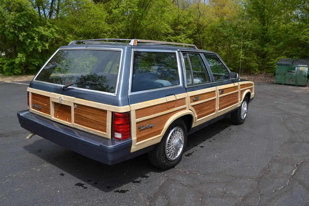1986 Chrysler LeBaron - Image 15 of 31