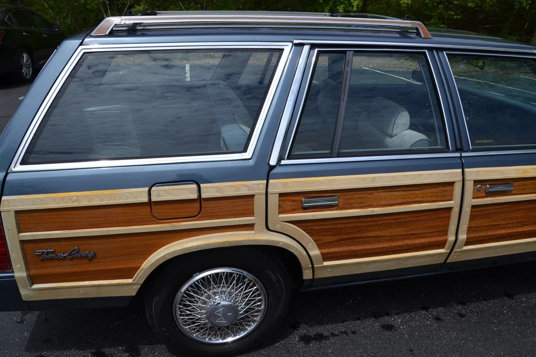 1986 Chrysler LeBaron - Image 21 of 31