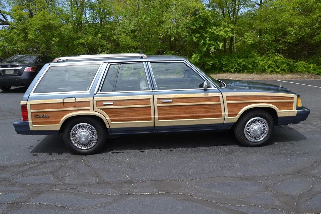 1986 Chrysler LeBaron - Image 16 of 31