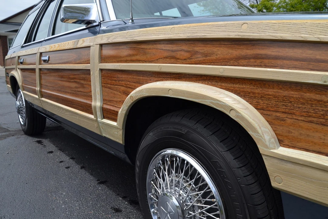 1986 Chrysler LeBaron - Image 19 of 31
