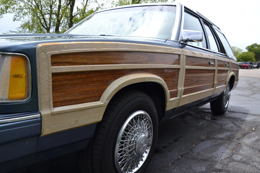 1986 Chrysler LeBaron - Image 17 of 31