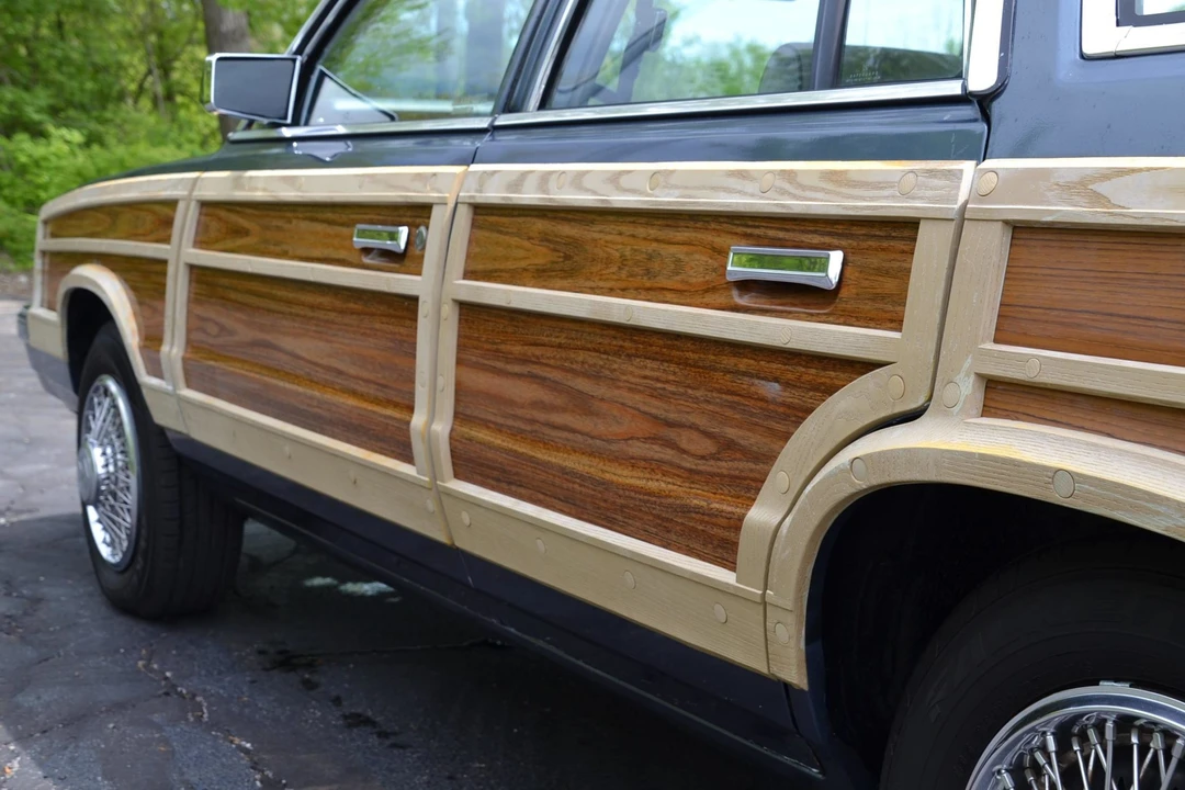 1986 Chrysler LeBaron - Image 18 of 31