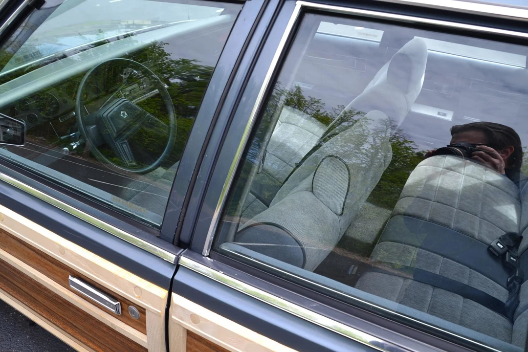 1986 Chrysler LeBaron - Image 30 of 31