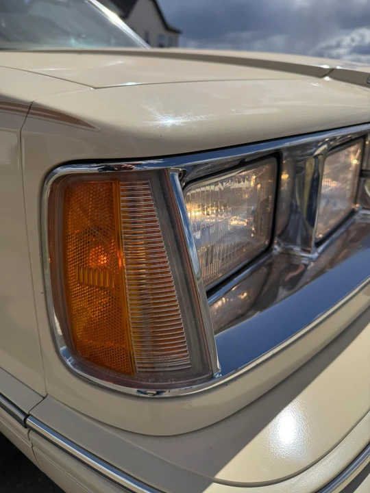 1986 Chrysler LeBaron - Image 19 of 31