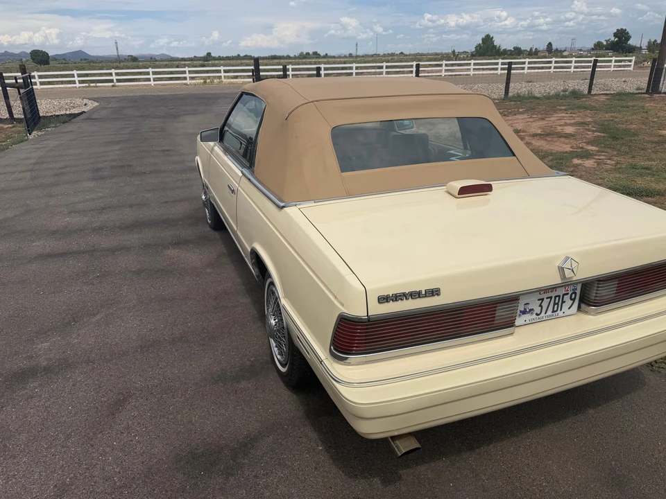 1986 Chrysler LeBaron - Image 16 of 31