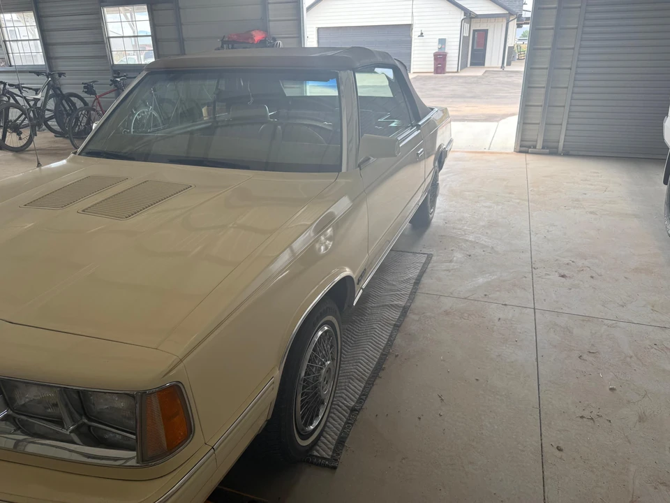 1986 Chrysler LeBaron - Image 27 of 31