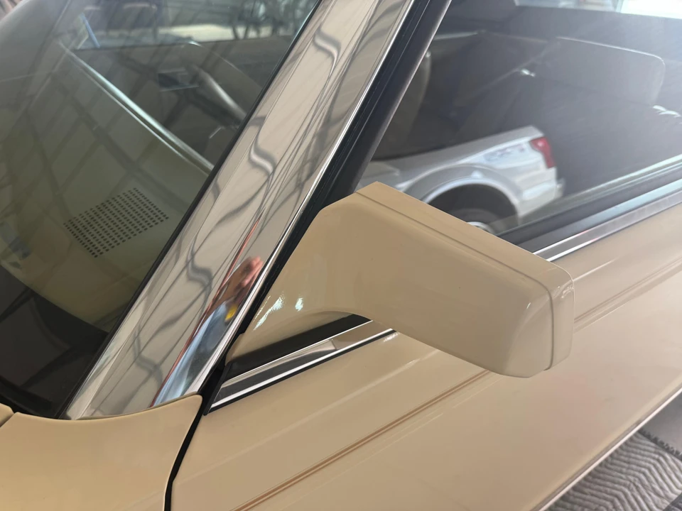 1986 Chrysler LeBaron - Image 29 of 31