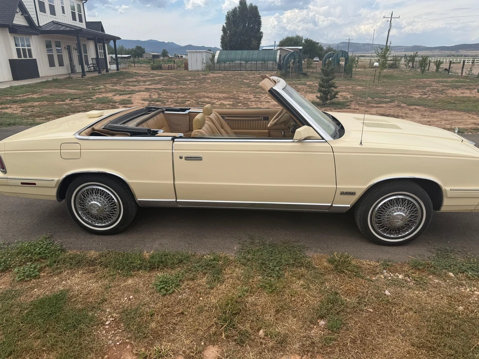 1986 Chrysler LeBaron - Image 11 of 31