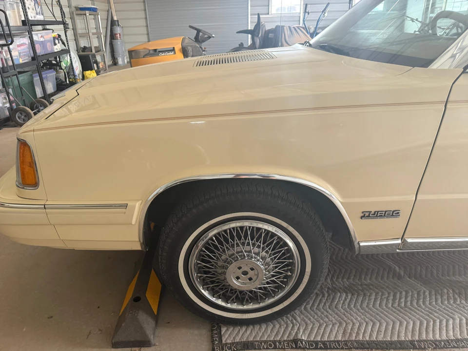 1986 Chrysler LeBaron - Image 28 of 31