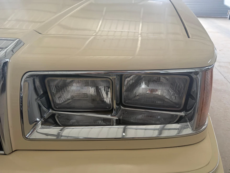 1986 Chrysler LeBaron - Image 24 of 31
