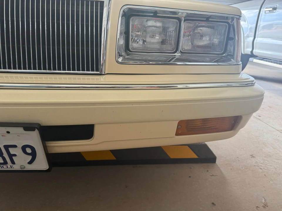 1986 Chrysler LeBaron - Image 25 of 31