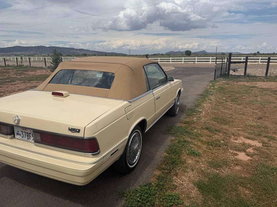 1986 Chrysler LeBaron - Image 18 of 31
