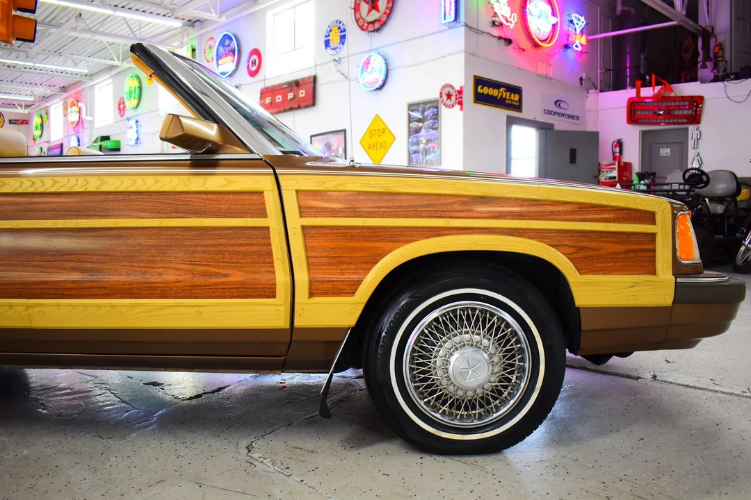 1986 Chrysler LeBaron - Image 8 of 20