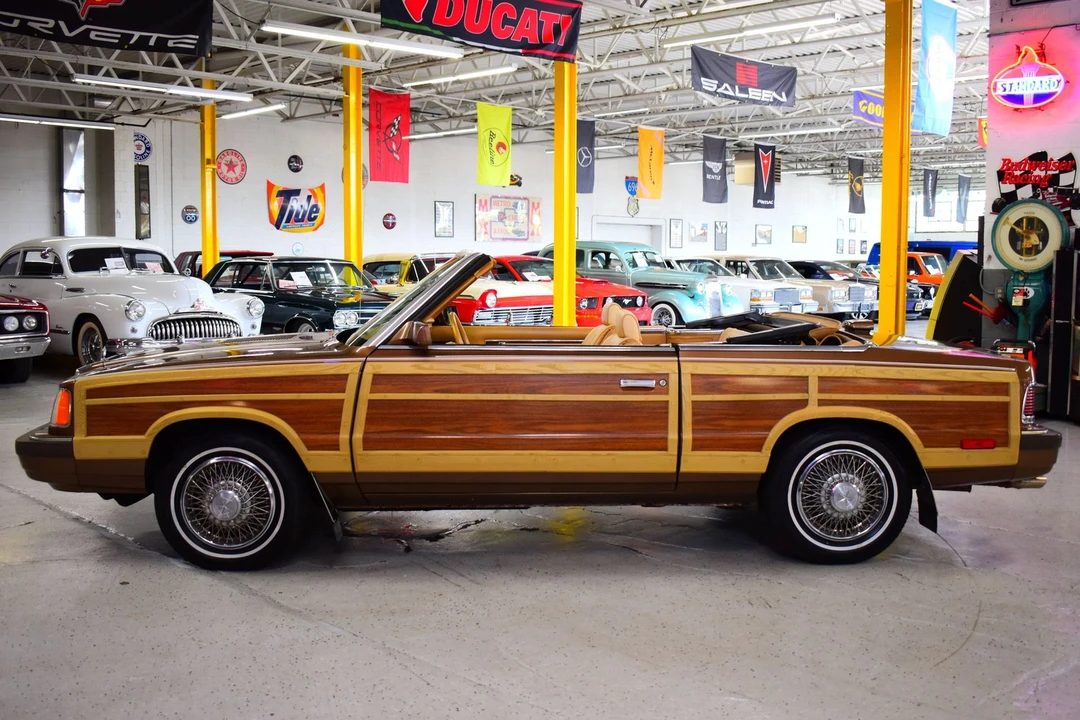 1986 Chrysler LeBaron - Image 18 of 20