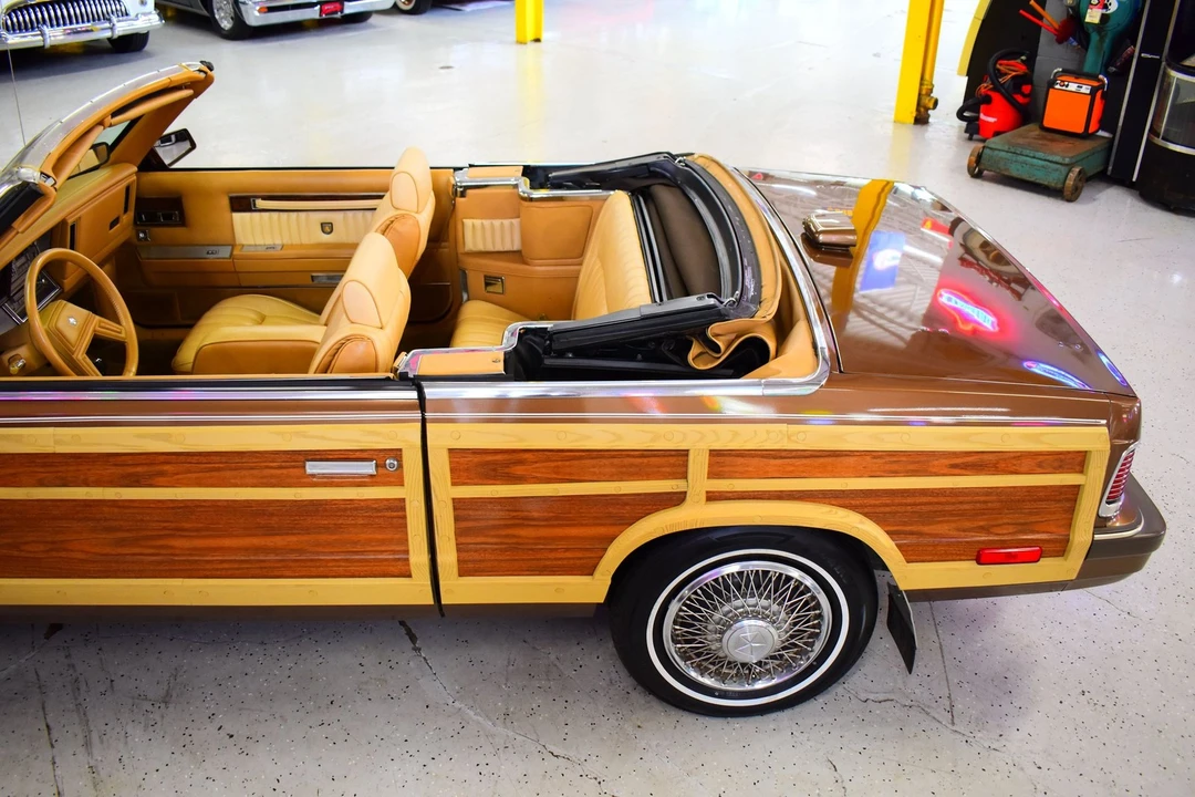 1986 Chrysler LeBaron - Image 19 of 20