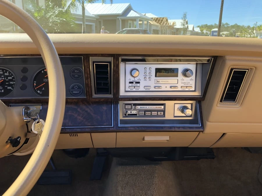 1986 Chrysler LeBaron - Image 4 of 9
