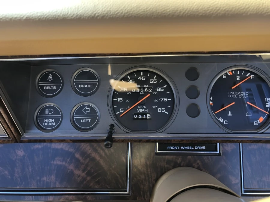 1986 Chrysler LeBaron - Image 8 of 9