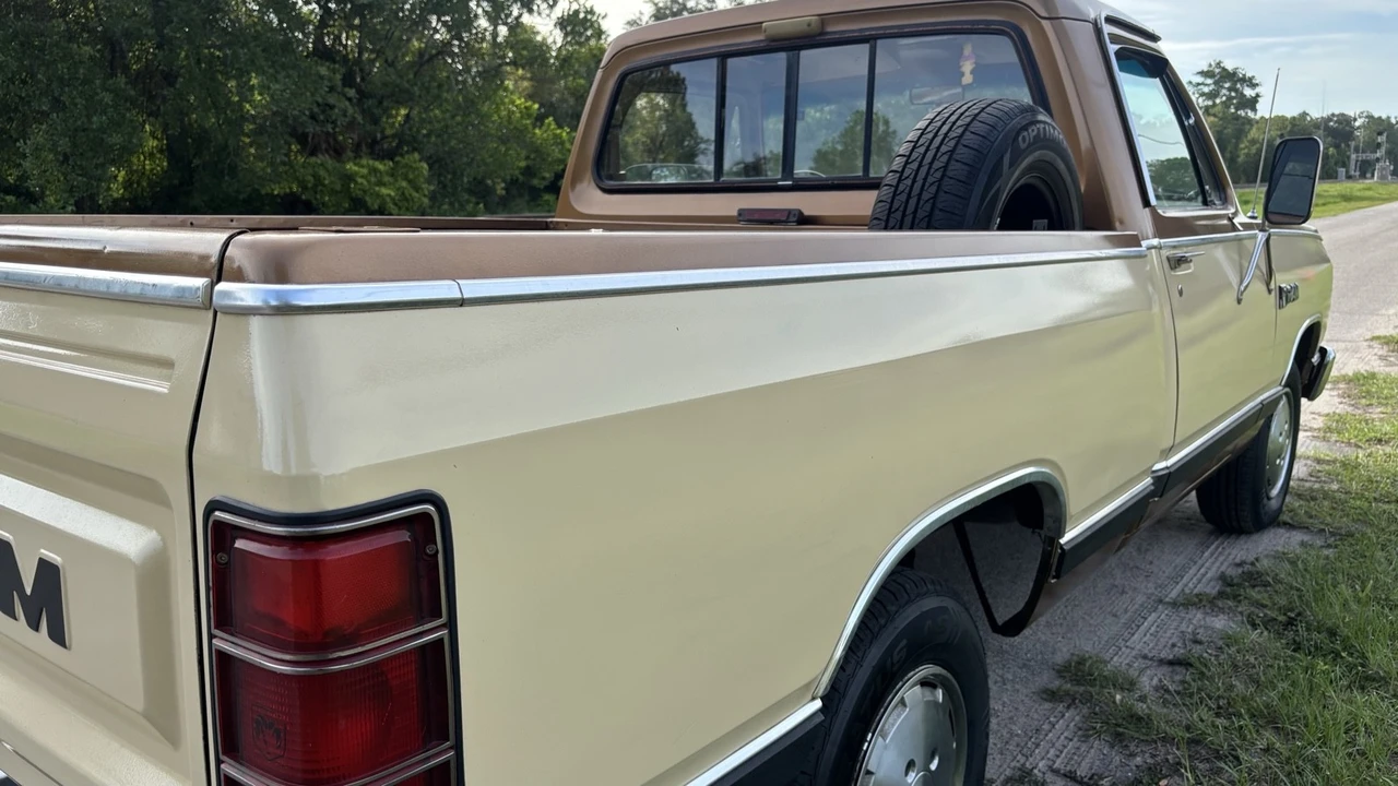 1986 Dodge D Series - Image 11 of 31
