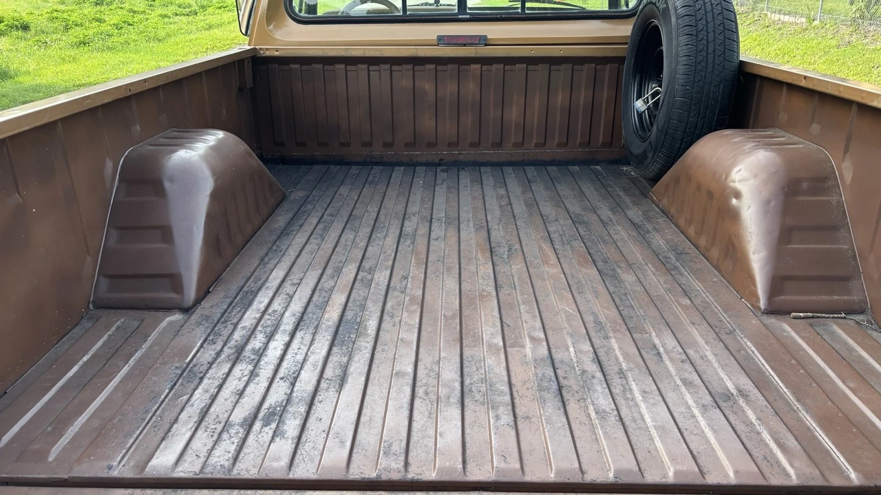 1986 Dodge D Series - Image 16 of 31