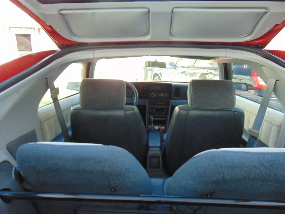 1986 Dodge Daytona - Image 10 of 19