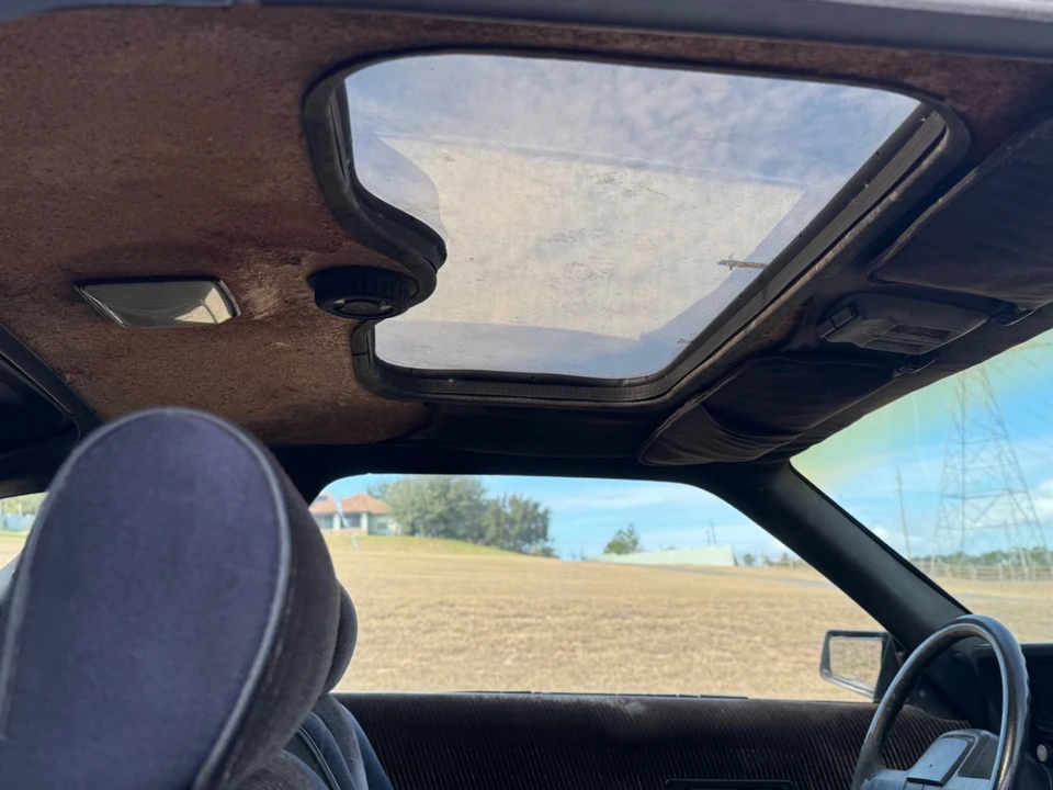 1986 Dodge Daytona - Image 18 of 21
