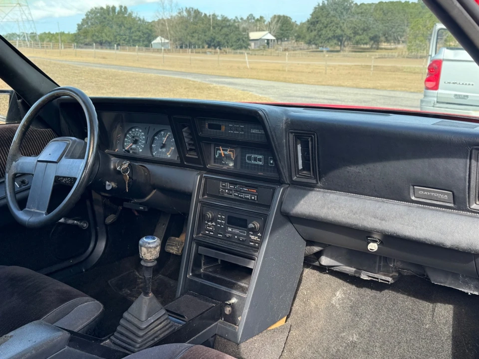 1986 Dodge Daytona - Image 17 of 21