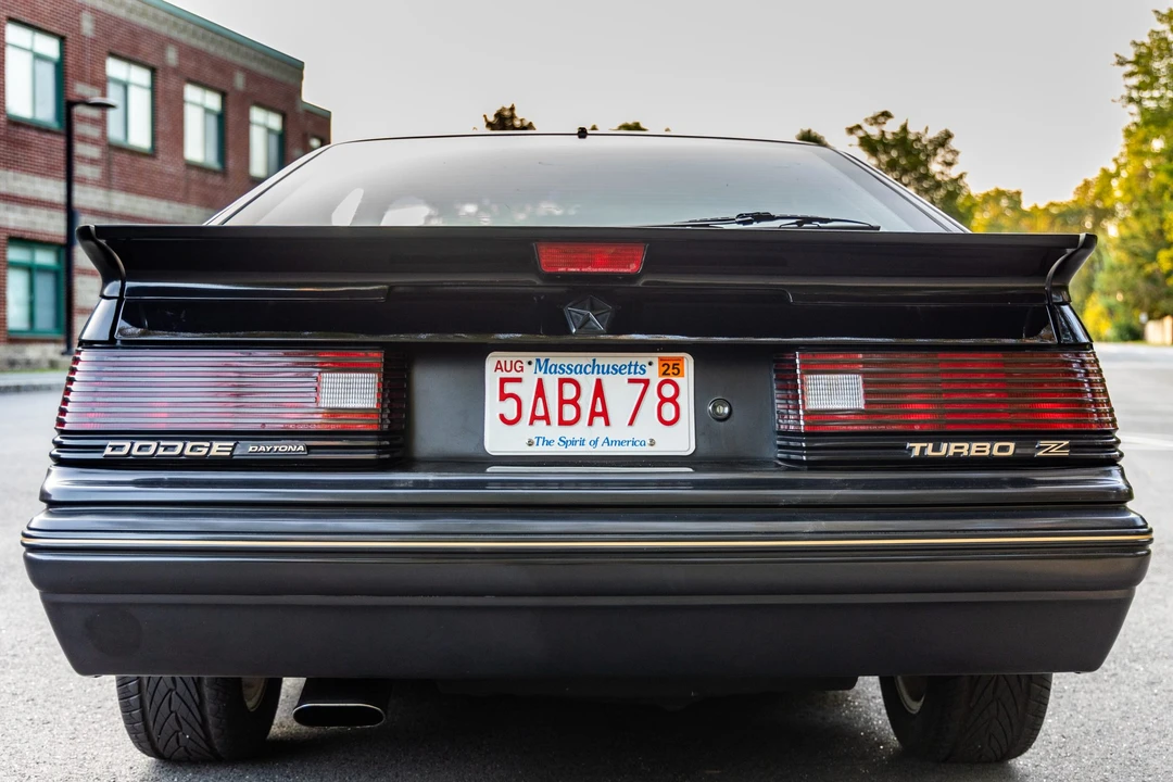 1986 Dodge Daytona - Image 21 of 31