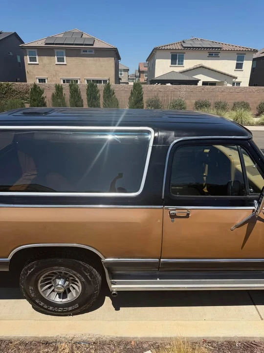 1986 Dodge Ramcharger - Image 2 of 13