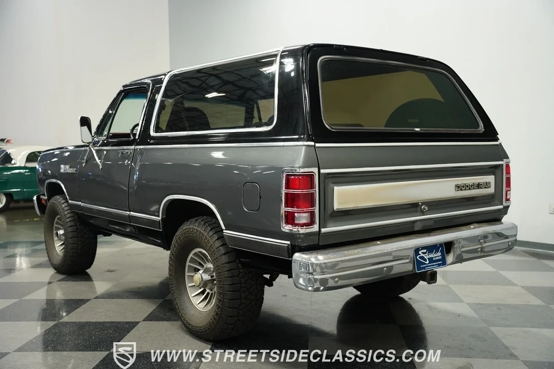 1986 Dodge Ramcharger - Image 10 of 21